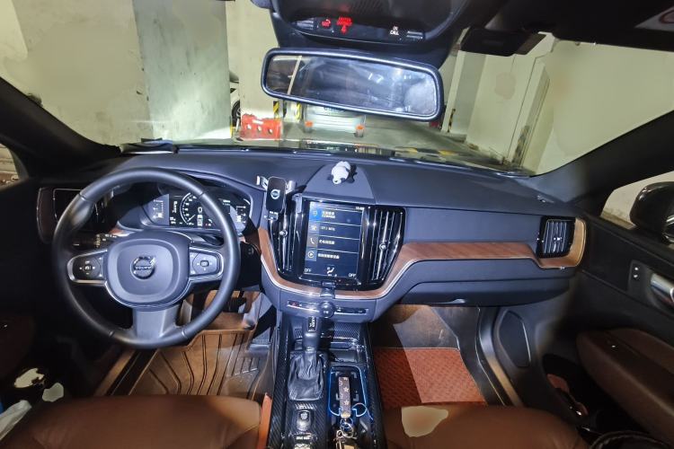 Used Volvo XC60 2021 T5 4x4 Zhiyi Sport Edition Center Console