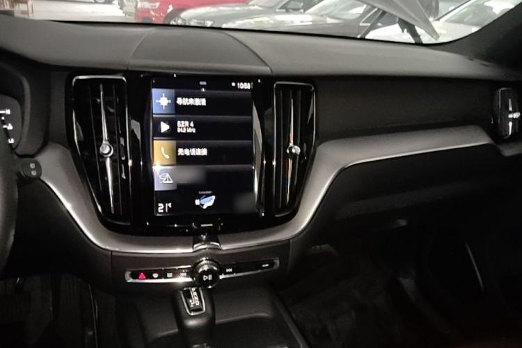 Used Volvo XC60 2021 T5 4x4 Smart Luxury Edition Center Console
