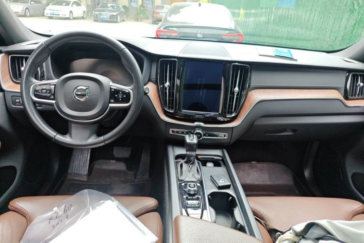 Used Volvo XC60 2021 T5 4x4 Zhiya Luxury Edition Center Console