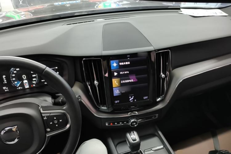 Used Volvo XC60 2021 T5 4x4 Smart Luxury Edition Center Console