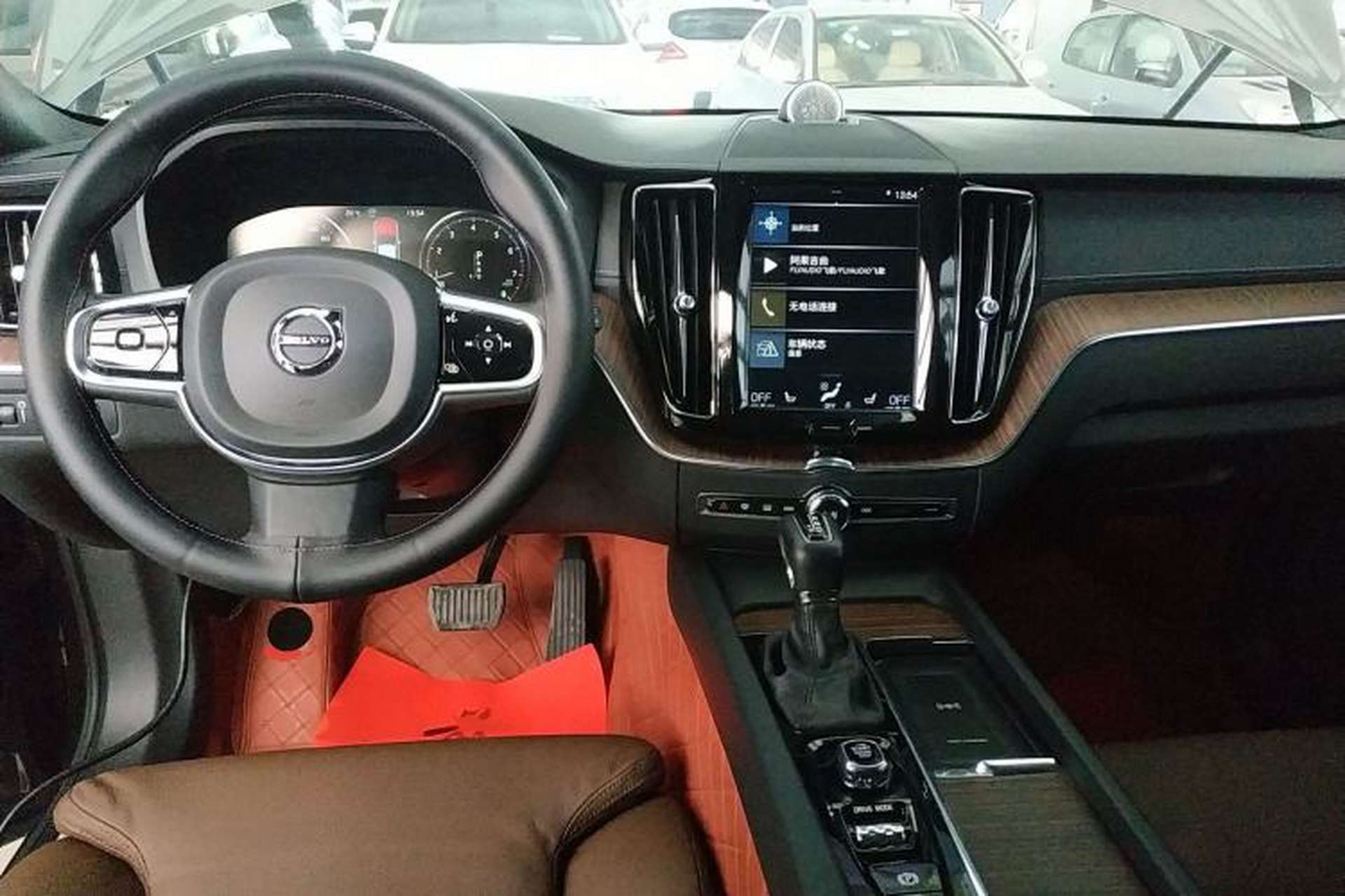Used Volvo XC60 2021 T5 4x4 Smart Luxury Edition Center Console