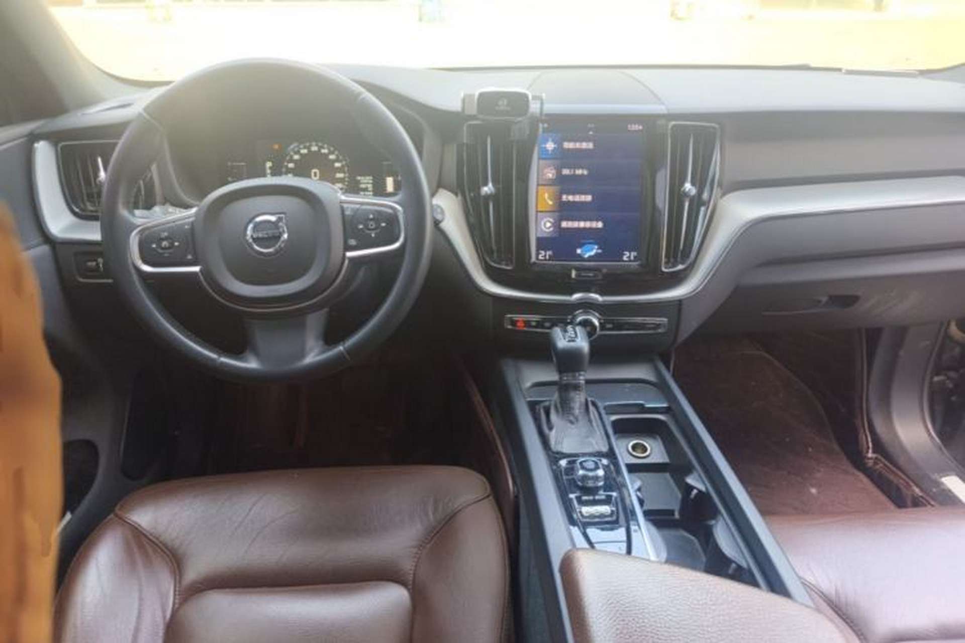 Used Volvo XC60 2021 T5 4x4 Smart Luxury Edition Center Console