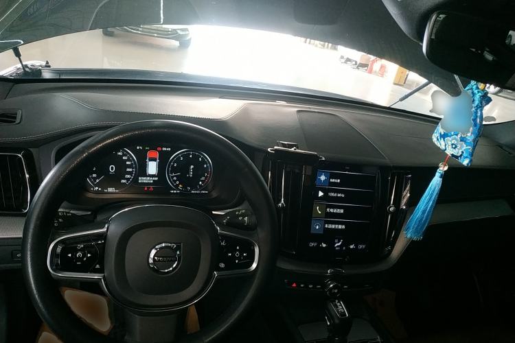 Used Volvo XC60 2021 T5 4x4 Smart Luxury Edition Center Console