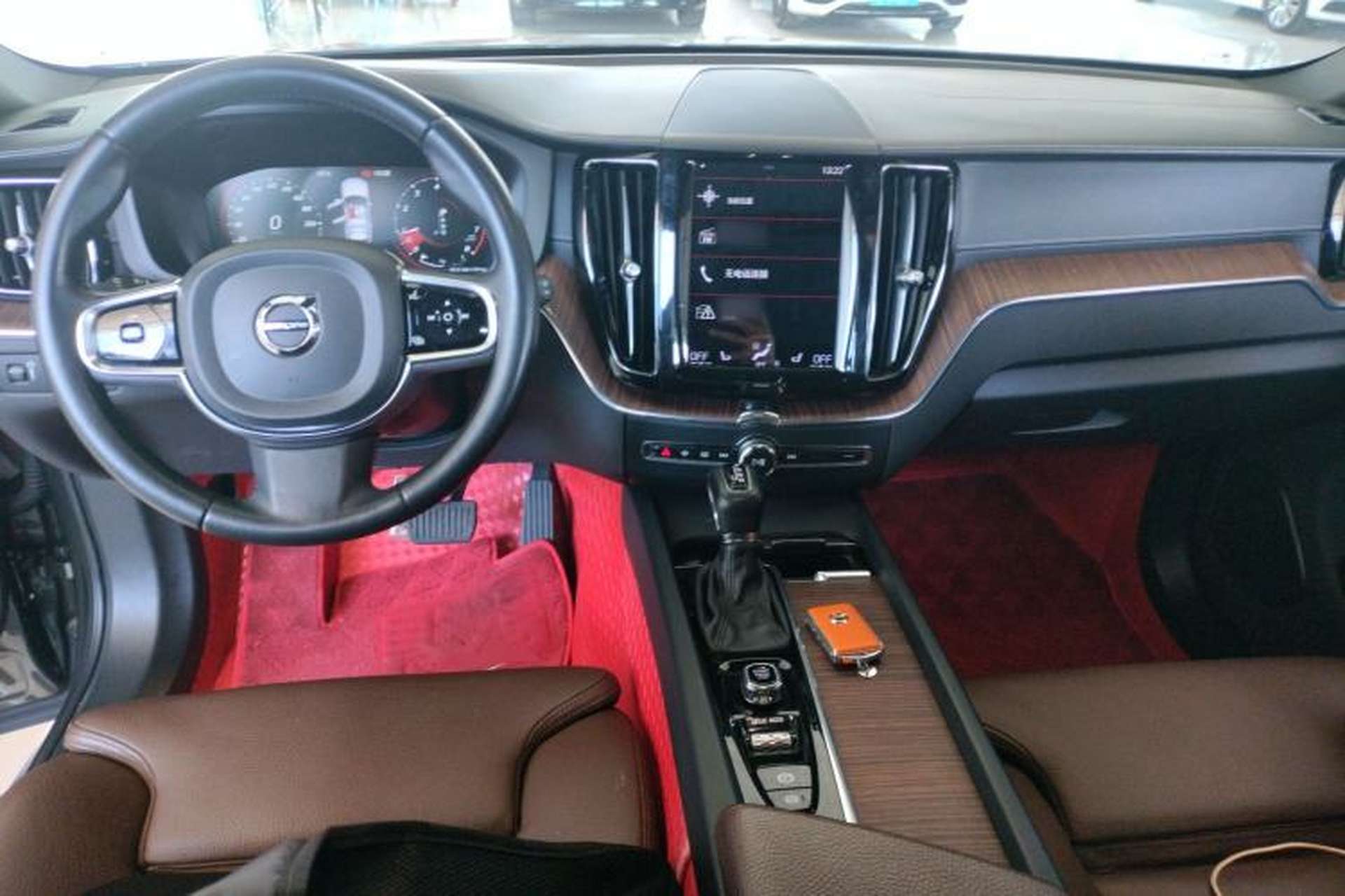 Used Volvo XC60 2021 T5 4x4 Smart Luxury Edition Center Console