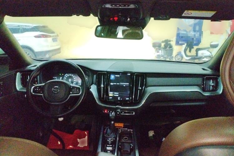 Used Volvo XC60 2021 T5 4x4 Smart Luxury Edition Center Console