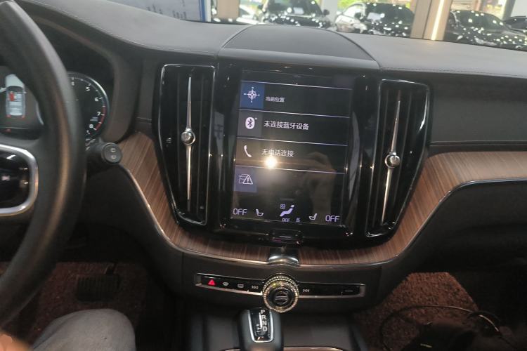 Used Volvo XC60 2021 T5 4x4 Smart Luxury Edition Center Console