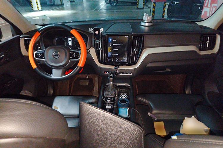 Used Volvo XC60 2021 T5 4x4 Smart Luxury Edition Center Console
