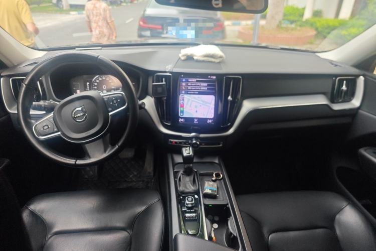 Used Volvo XC60 2021 T5 4x4 Smart Luxury Edition Center Console