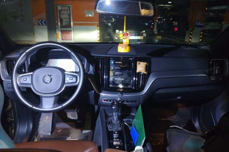Used Volvo XC60 2021 T5 4x4 Smart Luxury Edition Center Console