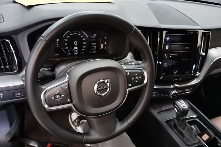 Used Volvo XC60 2021 T5 4x4 Smart Luxury Edition Center Console