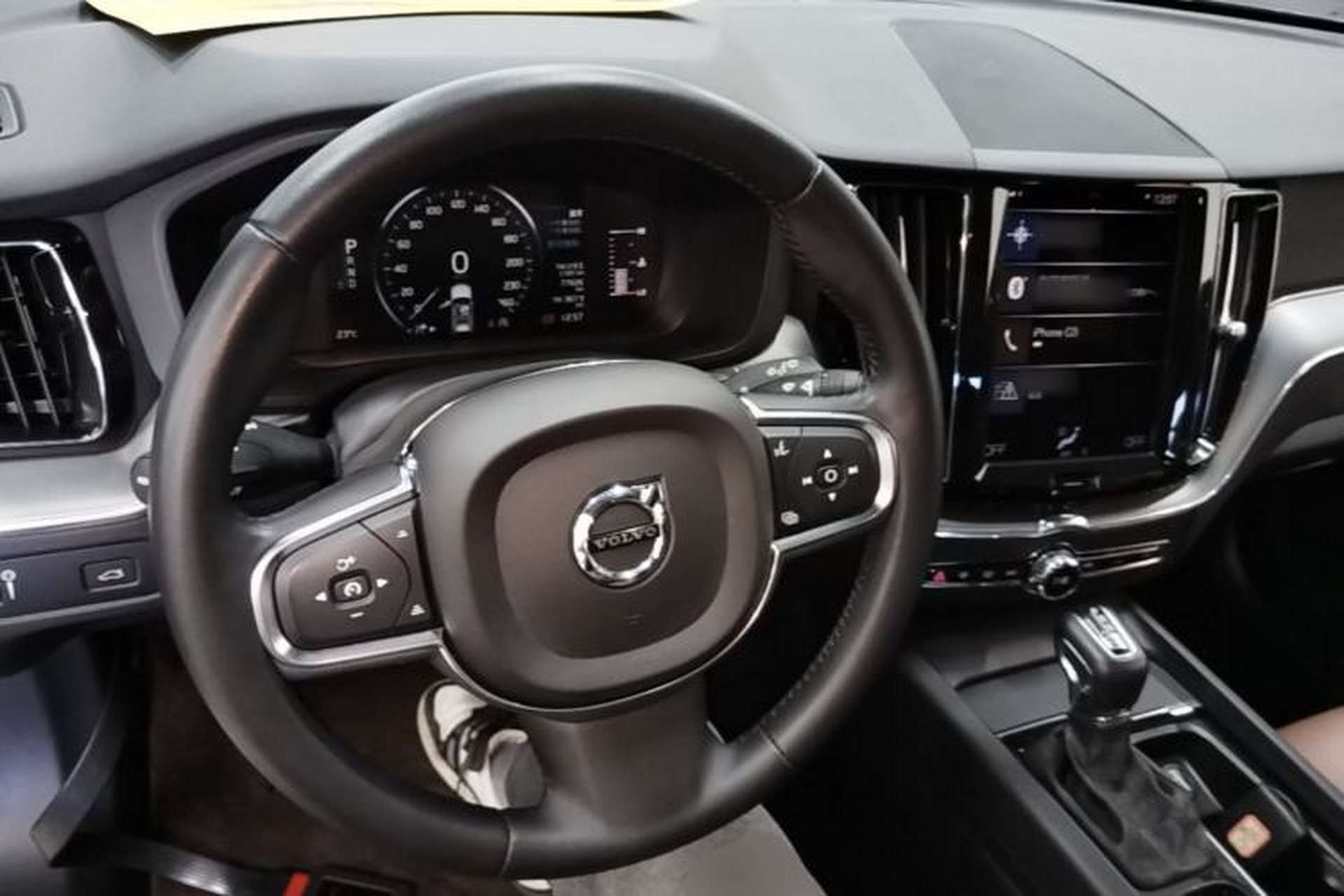 Used Volvo XC60 2021 T5 4x4 Smart Luxury Edition Center Console