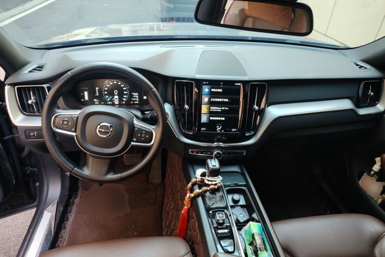 Used Volvo XC60 2021 T5 4x4 Smart Luxury Edition Center Console