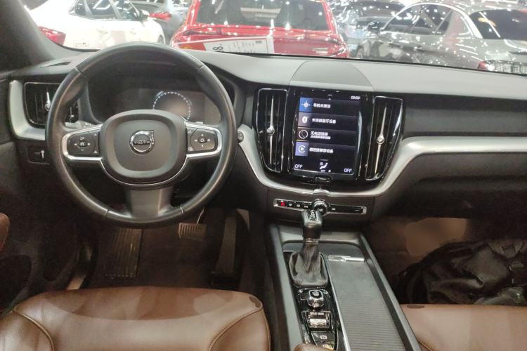 Used Volvo XC60 2021 T5 4x4 Smart Luxury Edition Center Console
