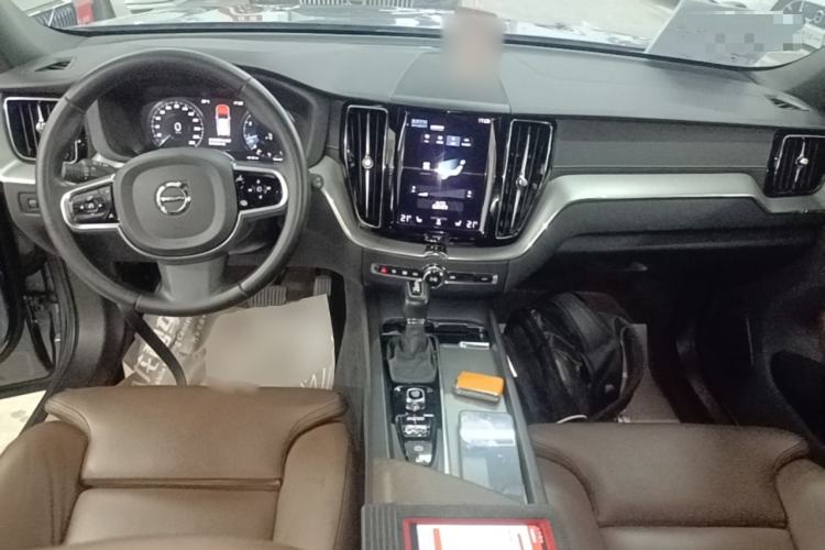 Used Volvo XC60 2021 T5 4x4 Smart Luxury Edition Center Console