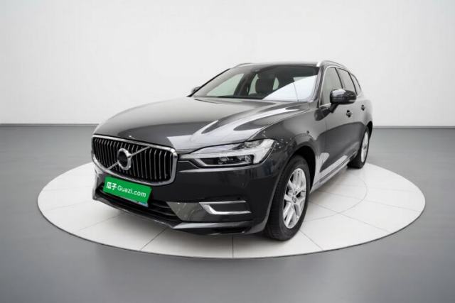 Ojetý Volvo XC60 2021 T5 4x4 Smart Luxury Edition