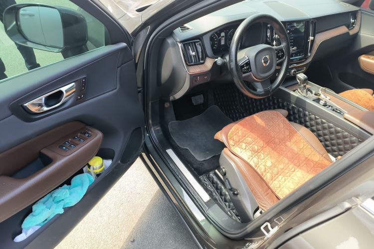 Used Volvo XC60 2021 T5 4x4 Smart Luxury Edition Driver Seat