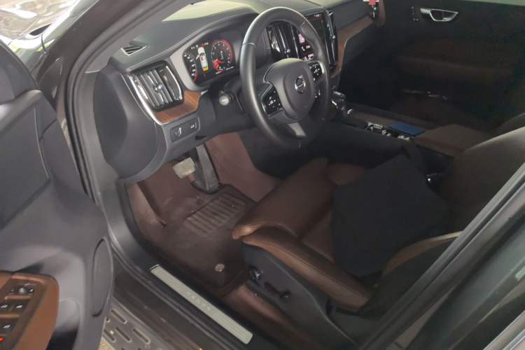 Used Volvo XC60 2021 T5 4x4 Smart Luxury Edition Driver Seat