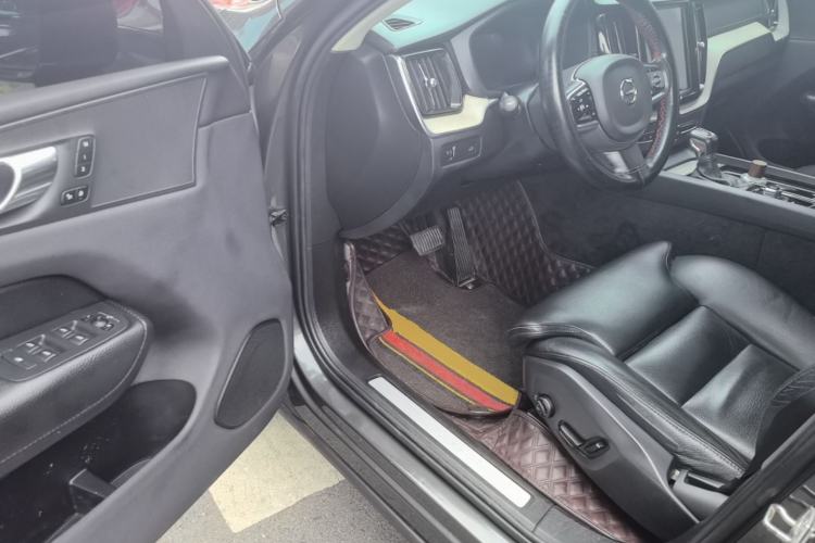 Used Volvo XC60 2021 T5 4x4 Smart Luxury Edition Driver Seat