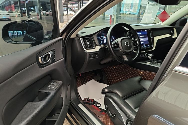Used Volvo XC60 2021 T5 4x4 Smart Luxury Edition Driver Seat