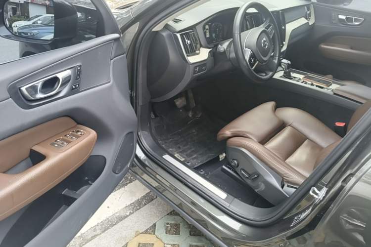 Used Volvo XC60 2021 T5 4x4 Smart Luxury Edition Driver Seat
