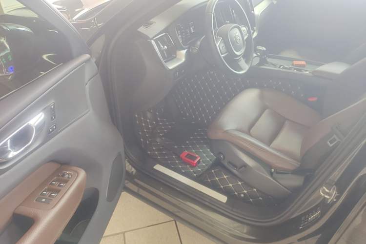Used Volvo XC60 2021 T5 4x4 Smart Luxury Edition Driver Seat