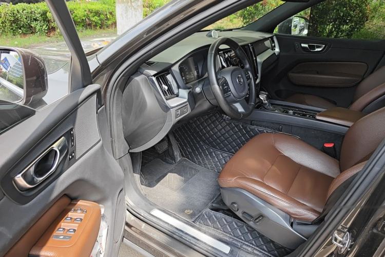 Used Volvo XC60 2021 T5 4x4 Smart Luxury Edition Driver Seat