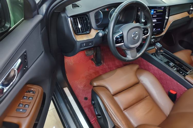 Used Volvo XC60 2021 T5 4x4 Smart Luxury Edition Driver Seat