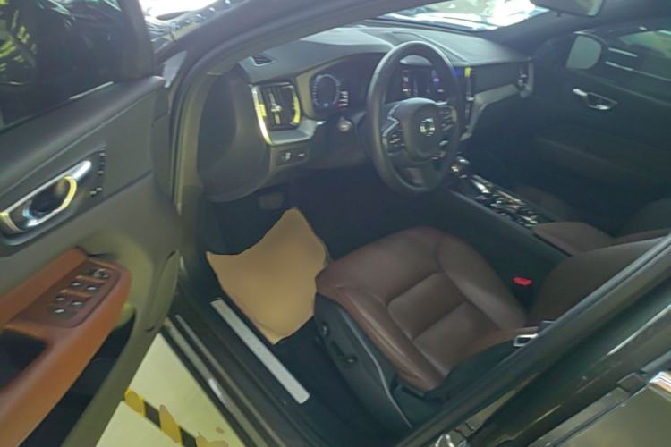 Used Volvo XC60 2021 T5 4x4 Smart Luxury Edition Driver Seat