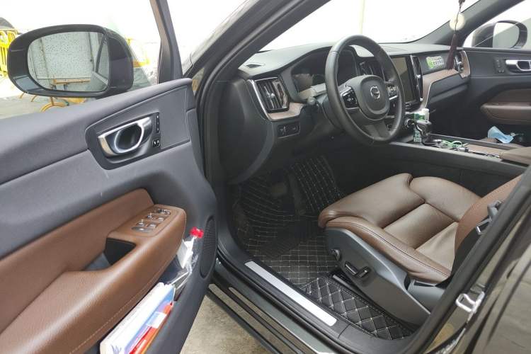 Used Volvo XC60 2021 T5 4x4 Smart Luxury Edition Driver Seat