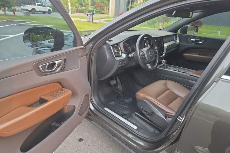 Used Volvo XC60 2021 T5 4x4 Smart Luxury Edition Driver Seat