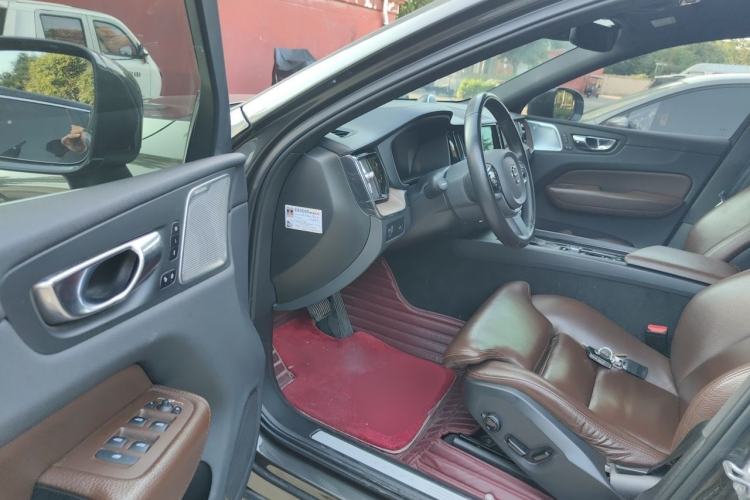 Used Volvo XC60 2021 T5 4x4 Smart Luxury Edition Driver Seat
