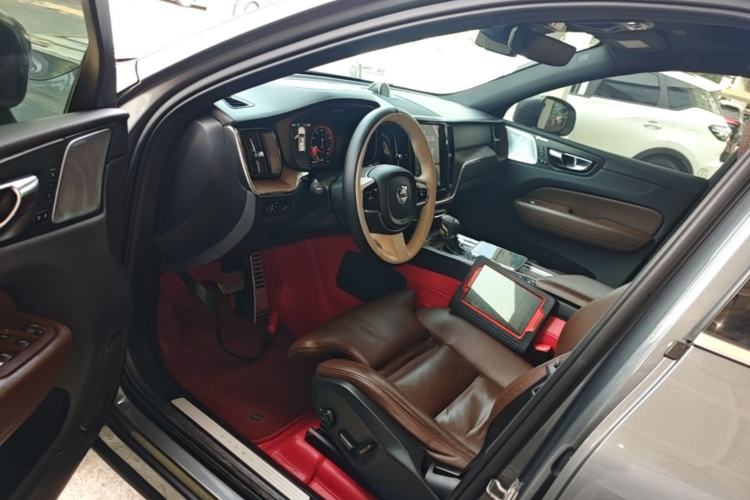Used Volvo XC60 2021 T5 4x4 Smart Luxury Edition Driver Seat