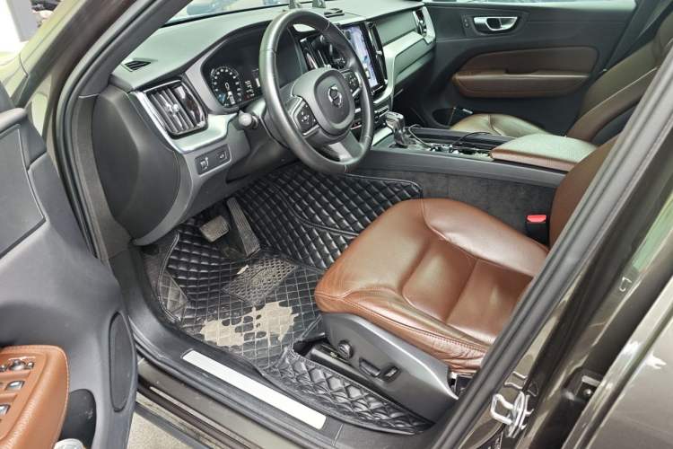 Used Volvo XC60 2021 T5 4x4 Smart Luxury Edition Driver Seat