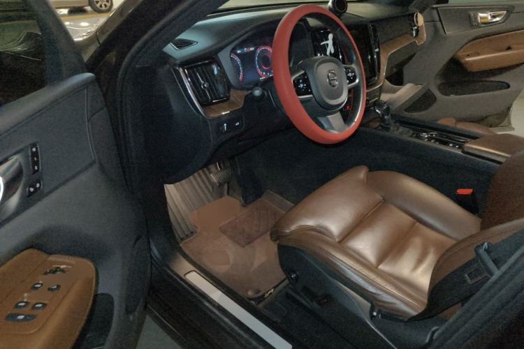 Used Volvo XC60 2021 T5 4x4 Smart Luxury Edition Driver Seat