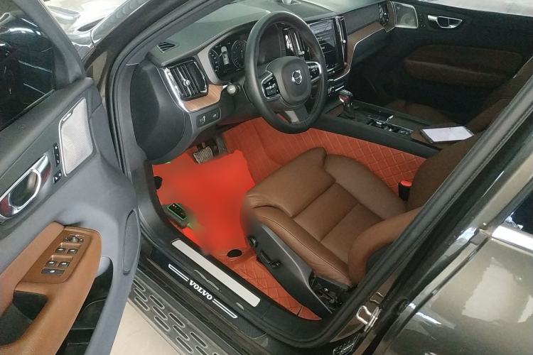 Used Volvo XC60 2021 T5 4x4 Smart Luxury Edition Driver Seat