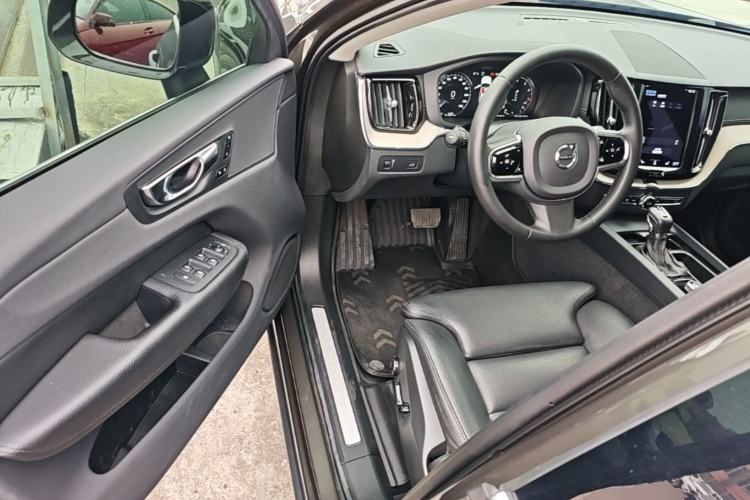 Used Volvo XC60 2021 T5 4x4 Smart Luxury Edition Driver Seat