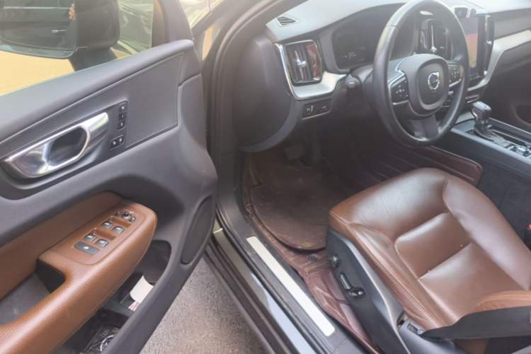 Used Volvo XC60 2021 T5 4x4 Smart Luxury Edition Driver Seat