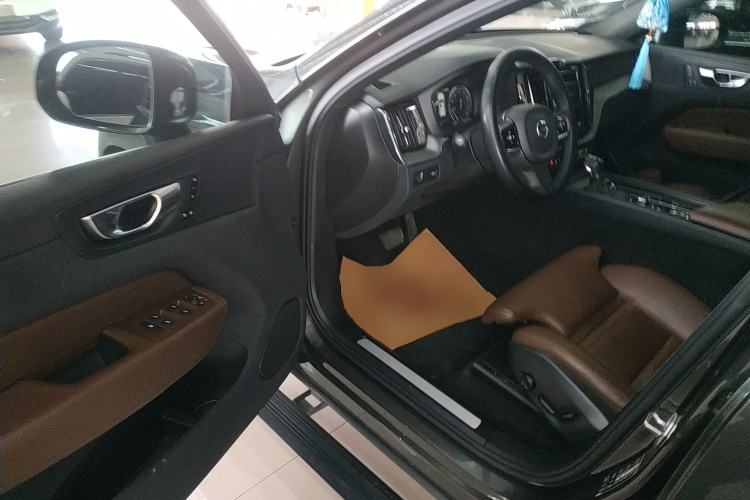 Used Volvo XC60 2021 T5 4x4 Smart Luxury Edition Driver Seat