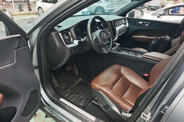 Used Volvo XC60 2021 T5 4x4 Smart Luxury Edition Driver Seat