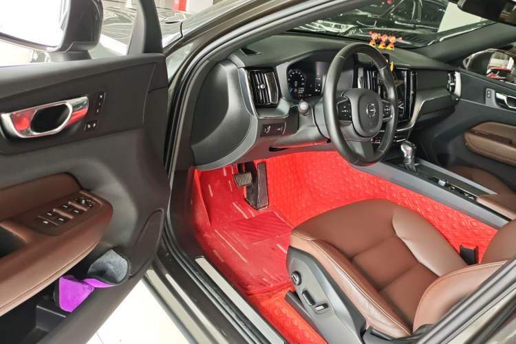 Used Volvo XC60 2021 T5 4x4 Smart Luxury Edition Driver Seat