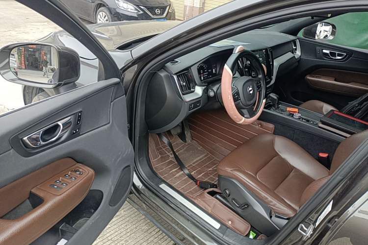 Used Volvo XC60 2021 T5 4x4 Smart Luxury Edition Driver Seat