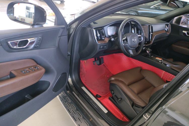 Used Volvo XC60 2021 T5 4x4 Smart Luxury Edition Driver Seat