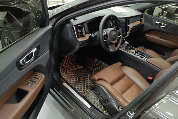 Used Volvo XC60 2021 T5 4x4 Smart Luxury Edition Driver Seat
