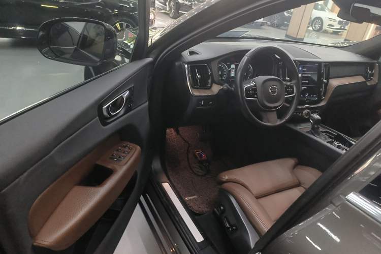 Used Volvo XC60 2021 T5 4x4 Smart Luxury Edition Driver Seat