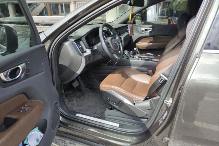 Used Volvo XC60 2021 T5 4x4 Smart Luxury Edition Driver Seat