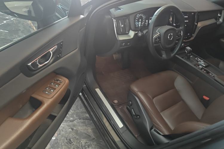 Used Volvo XC60 2021 T5 4x4 Smart Luxury Edition Driver Seat