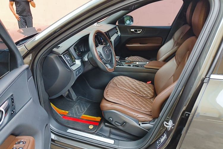 Used Volvo XC60 2021 T5 4x4 Smart Luxury Edition Driver Seat