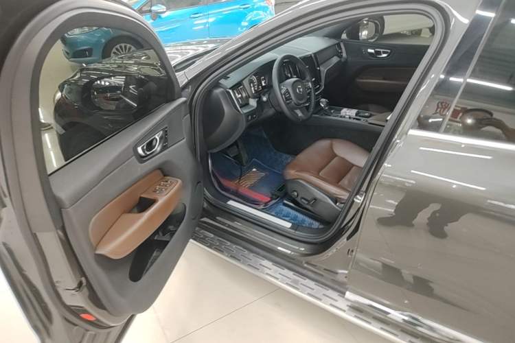 Used Volvo XC60 2021 T5 4x4 Smart Luxury Edition Driver Seat