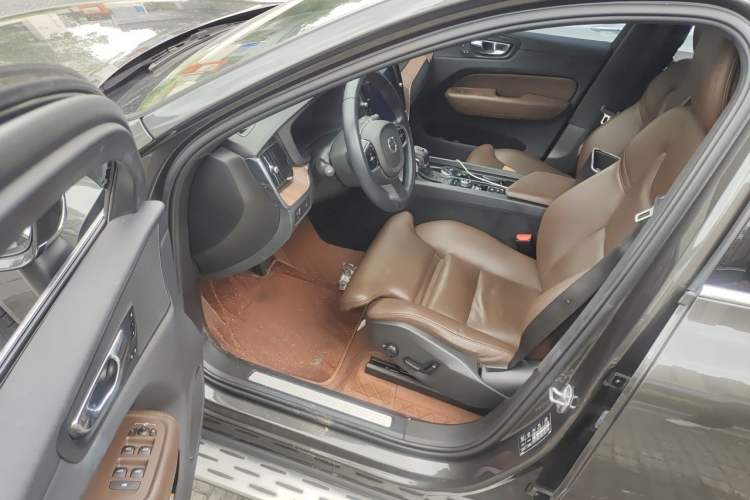 Used Volvo XC60 2021 T5 4x4 Smart Luxury Edition Driver Seat