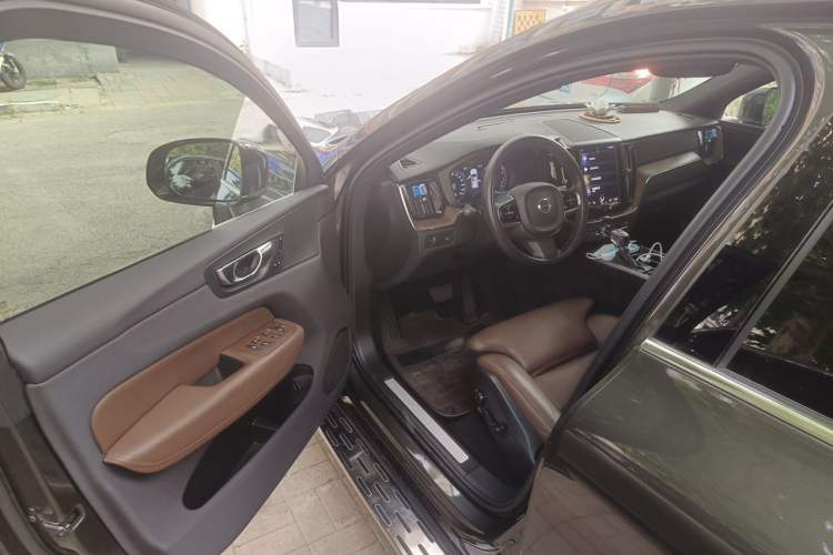 Used Volvo XC60 2021 T5 4x4 Smart Luxury Edition Driver Seat